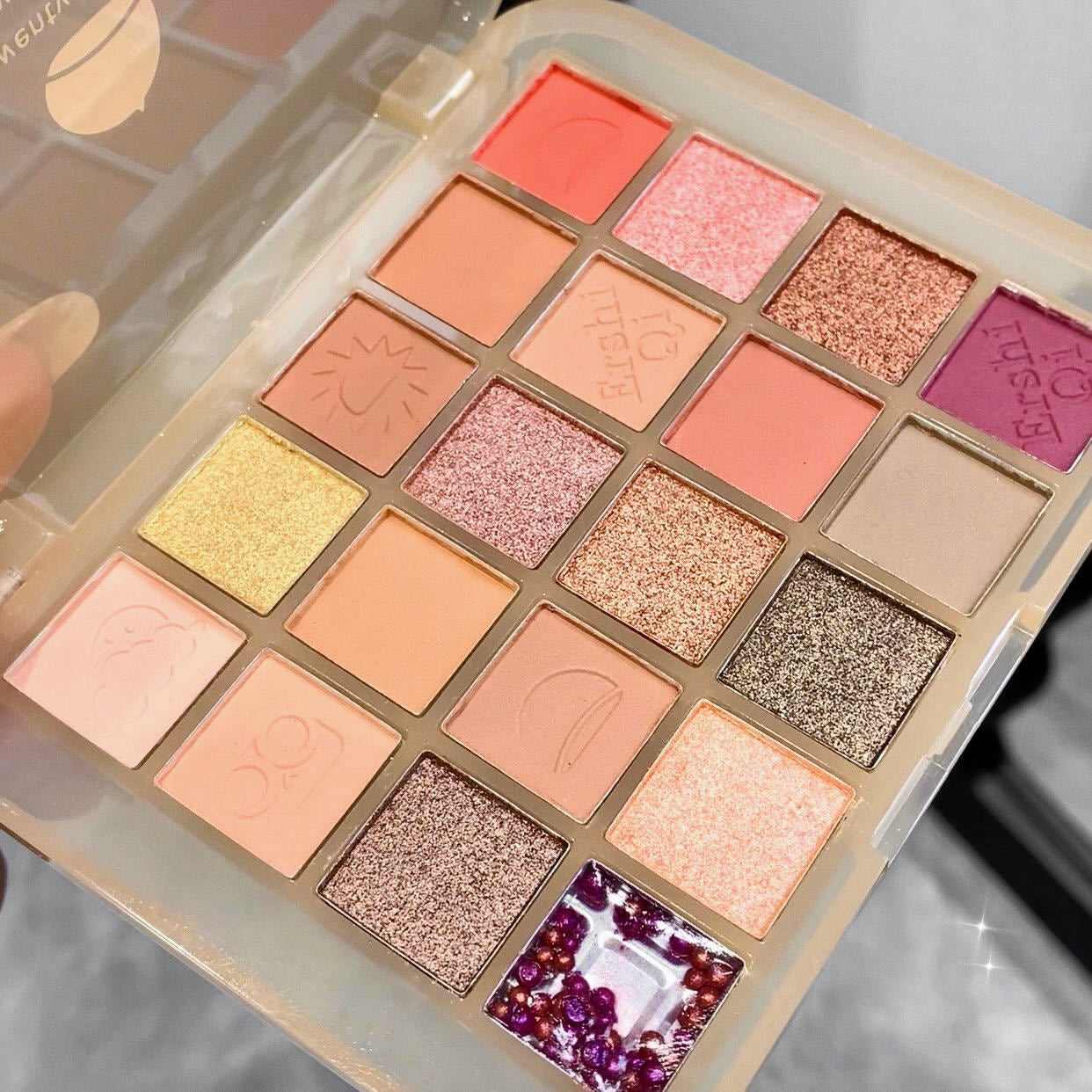 Factory Supply Direct Sales 20 Colors Eye Shadow Plate Shimmer Matte Earth Color Daily Nude Color Series Makeup Eye Shadow