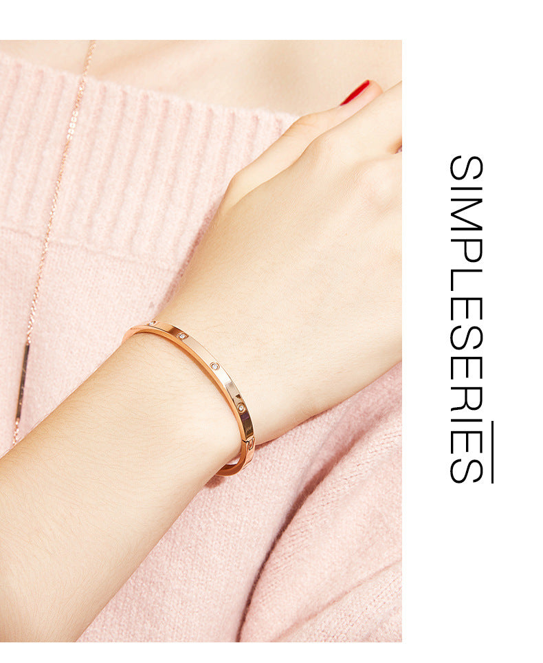 Titanium steel long lasting ins niche light luxury high sense of gold square sugar emerald delicate bracelet female